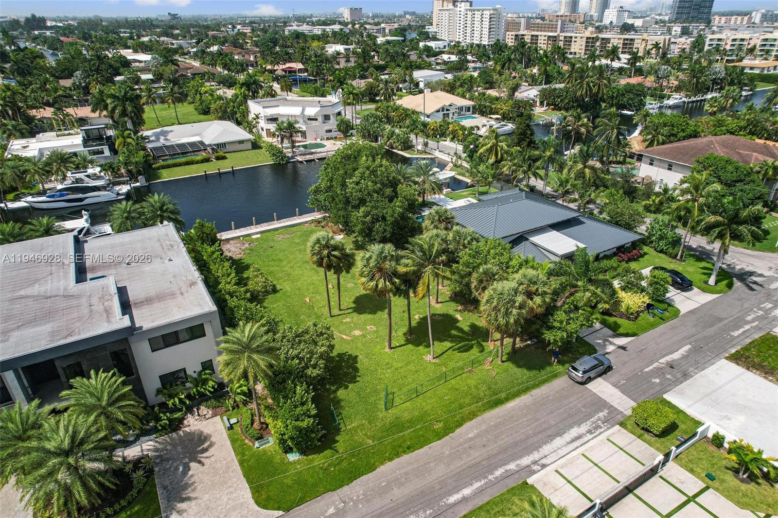 606 Palm Dr Hallandale Beach, FL 33009