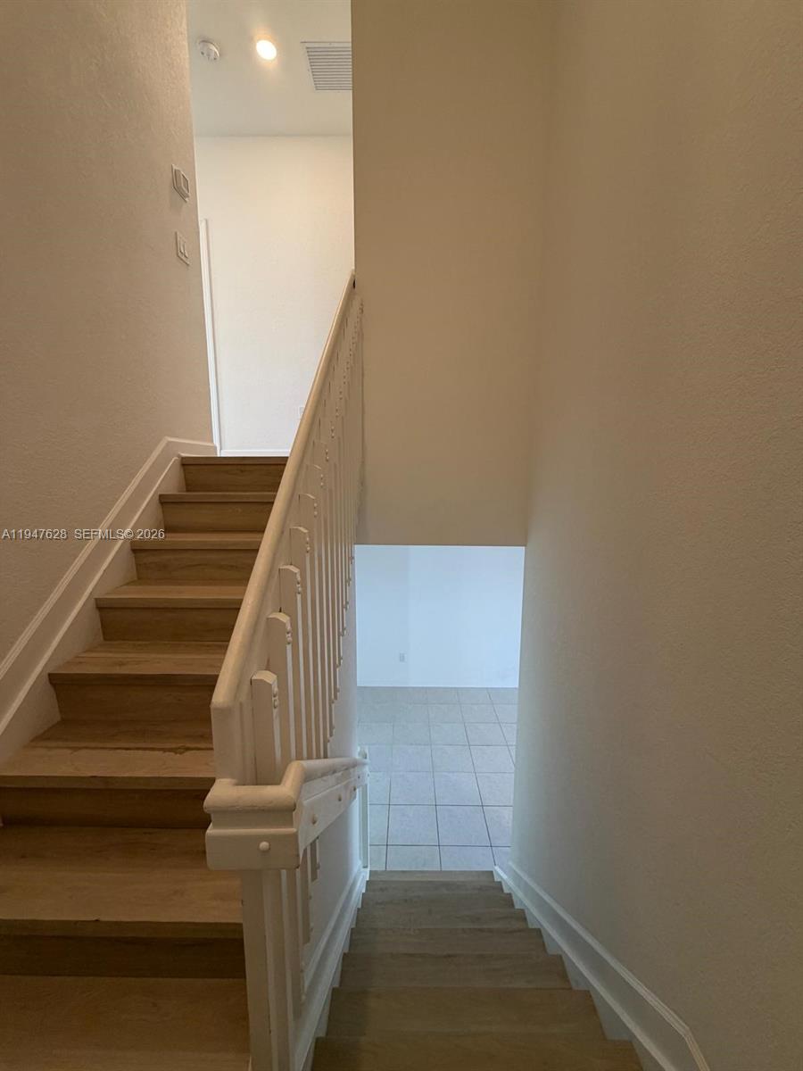 909 NE 211th St Miami, FL 33179