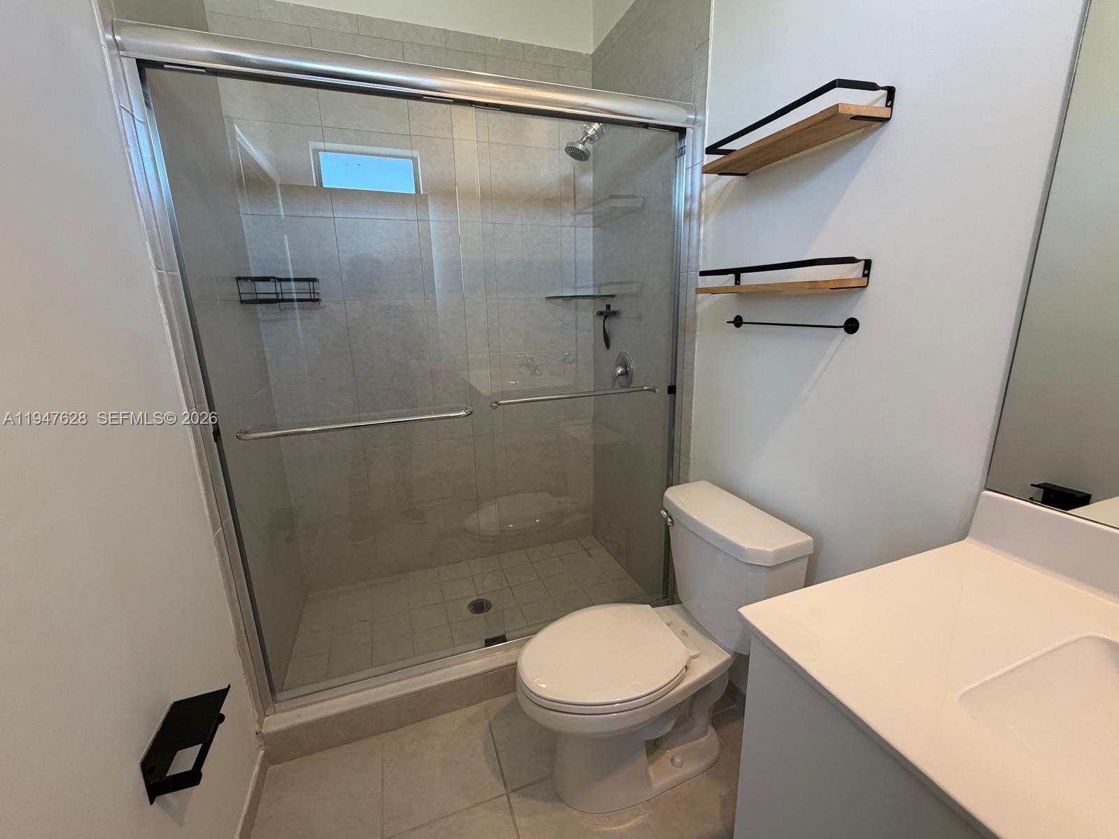 909 NE 211th St Miami, FL 33179