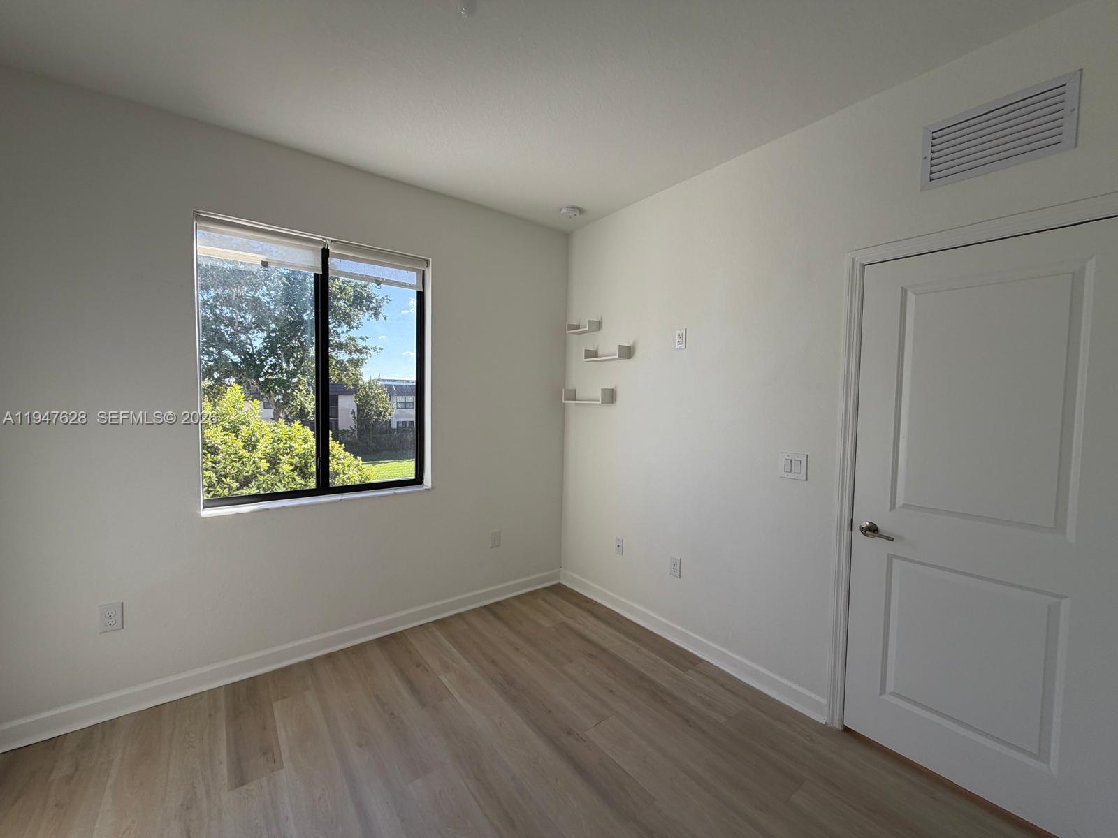 909 NE 211th St Miami, FL 33179