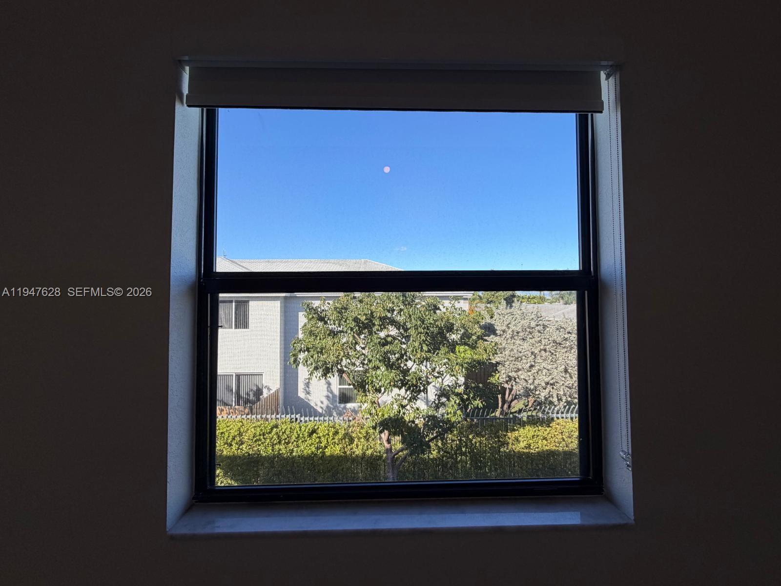 909 NE 211th St Miami, FL 33179