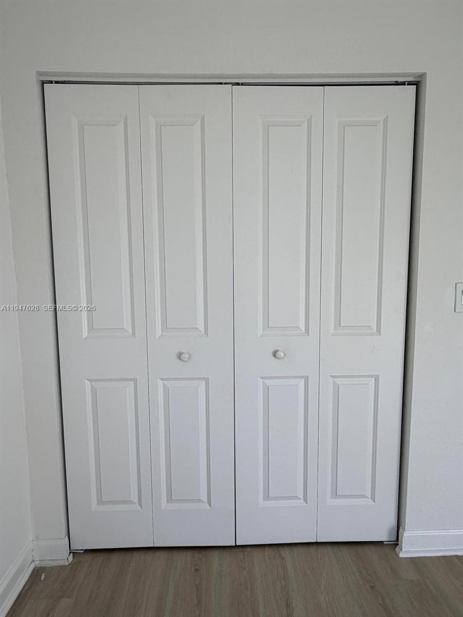 909 NE 211th St Miami, FL 33179