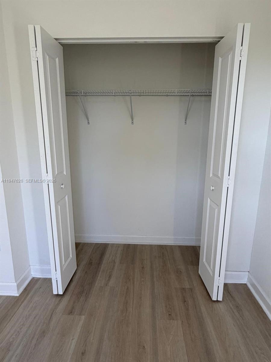 909 NE 211th St Miami, FL 33179