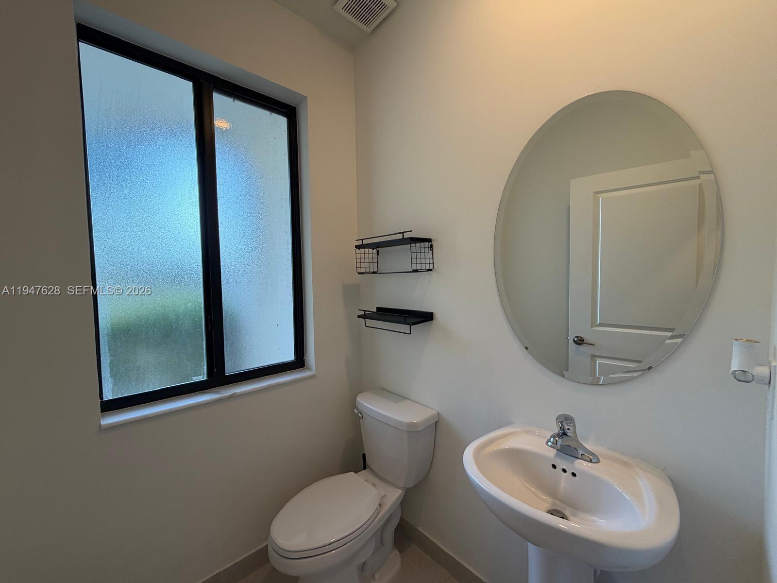 909 NE 211th St Miami, FL 33179