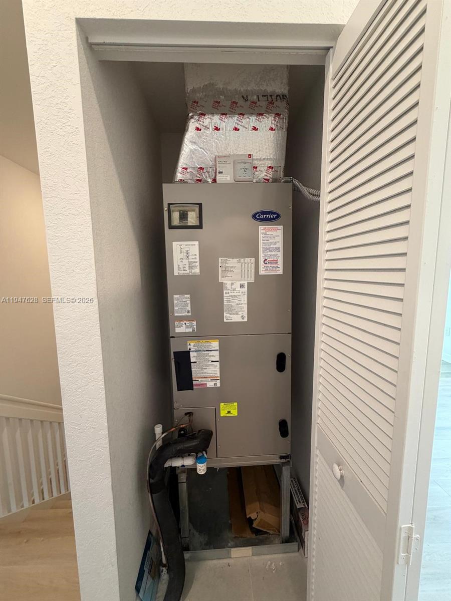 909 NE 211th St Miami, FL 33179