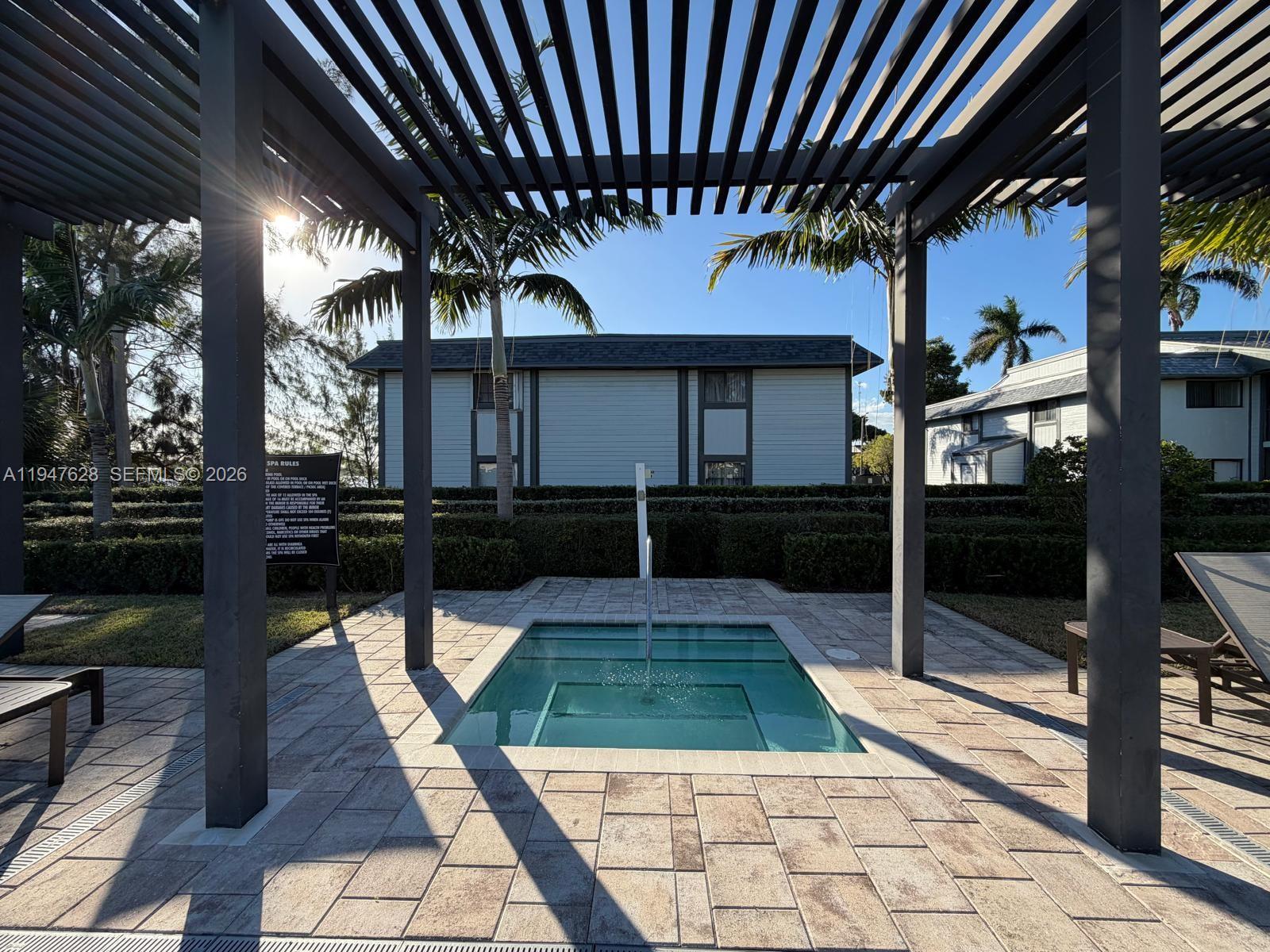 909 NE 211th St Miami, FL 33179