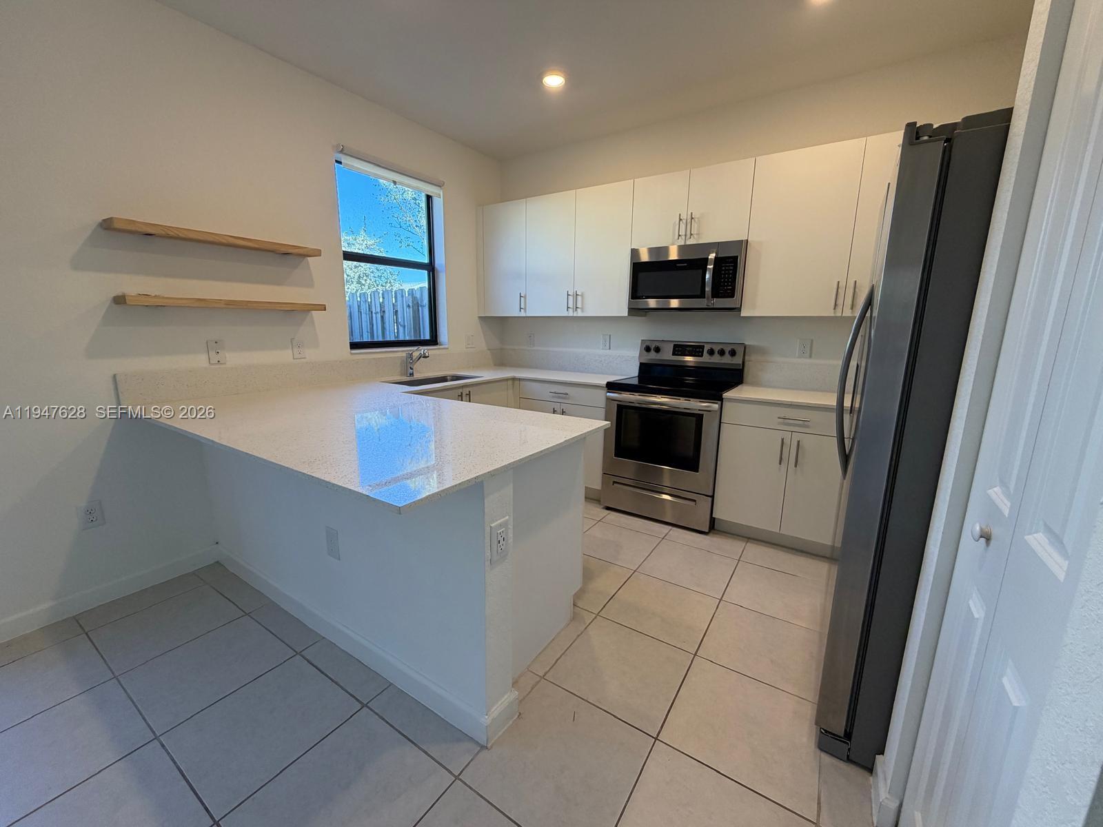 909 NE 211th St Miami, FL 33179