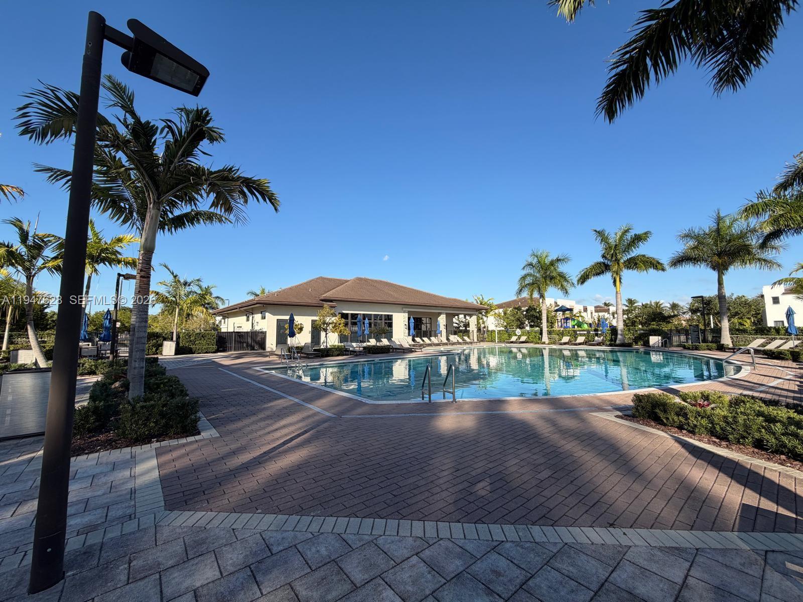 909 NE 211th St Miami, FL 33179