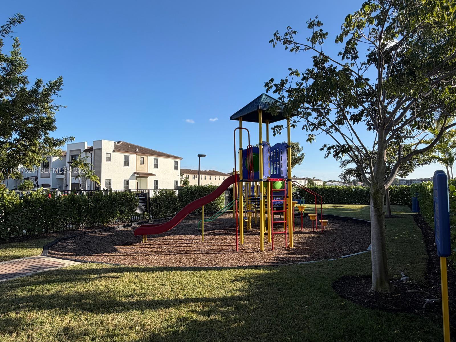 909 NE 211th St Miami, FL 33179