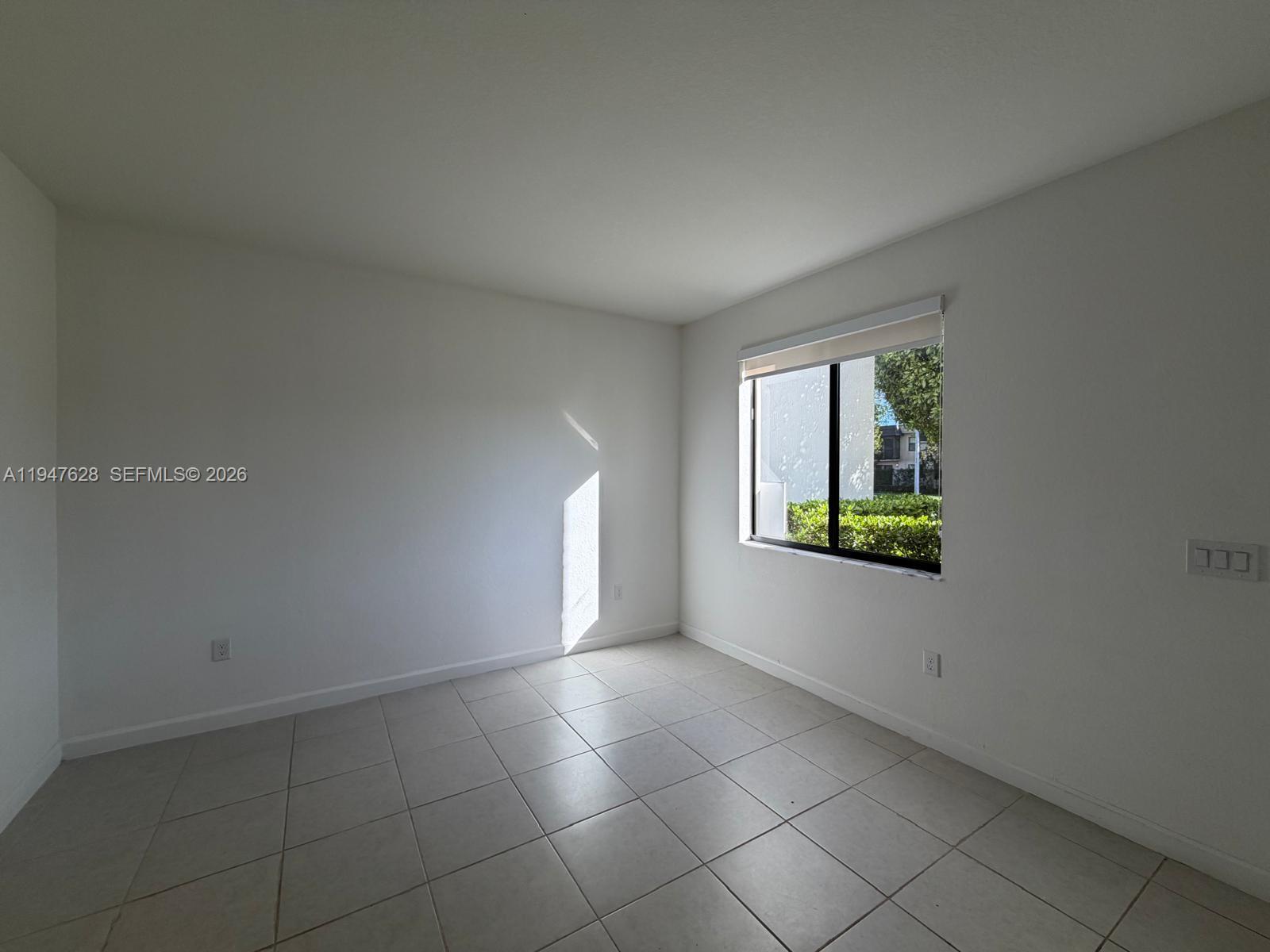 909 NE 211th St Miami, FL 33179