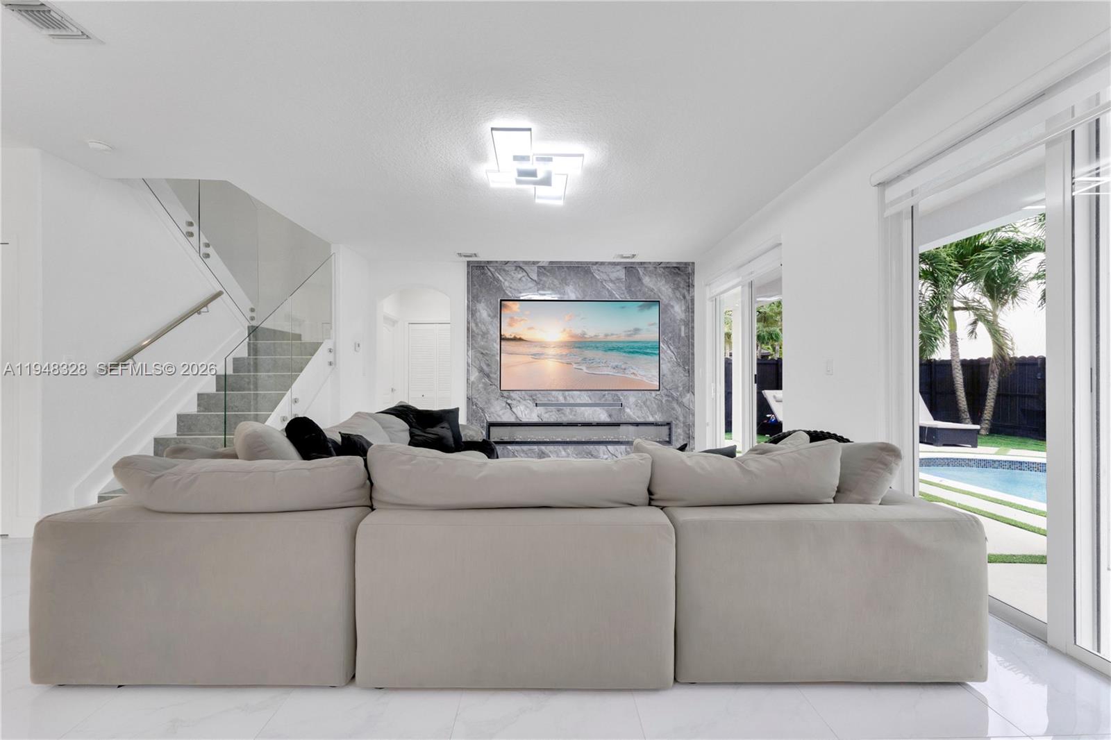 14452 SW 10th St Miami, FL 33184