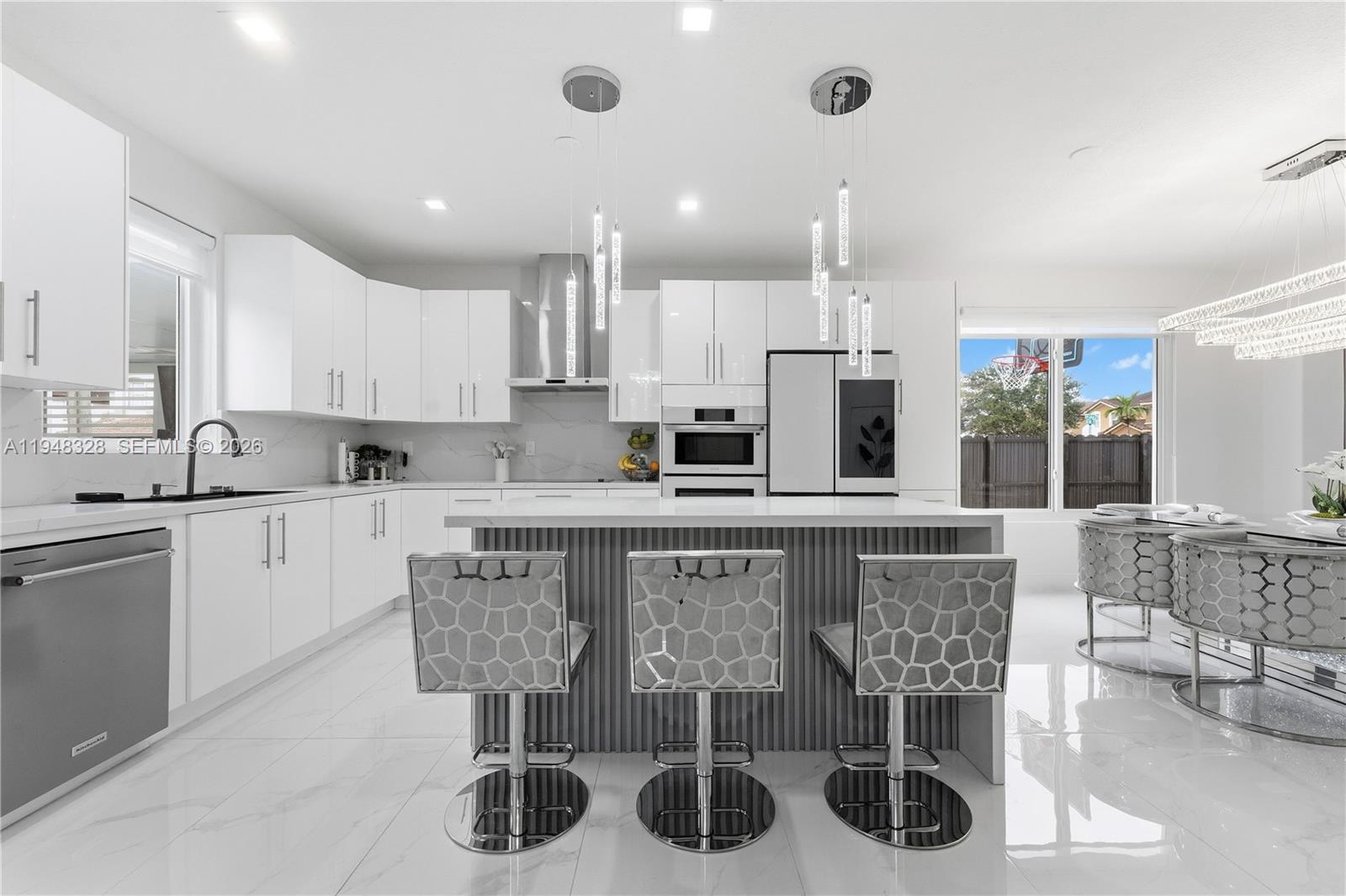 14452 SW 10th St Miami, FL 33184