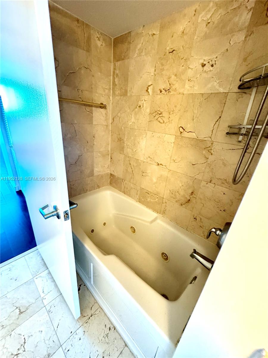 1800 N Bayshore Dr #2903 Miami, FL 33132