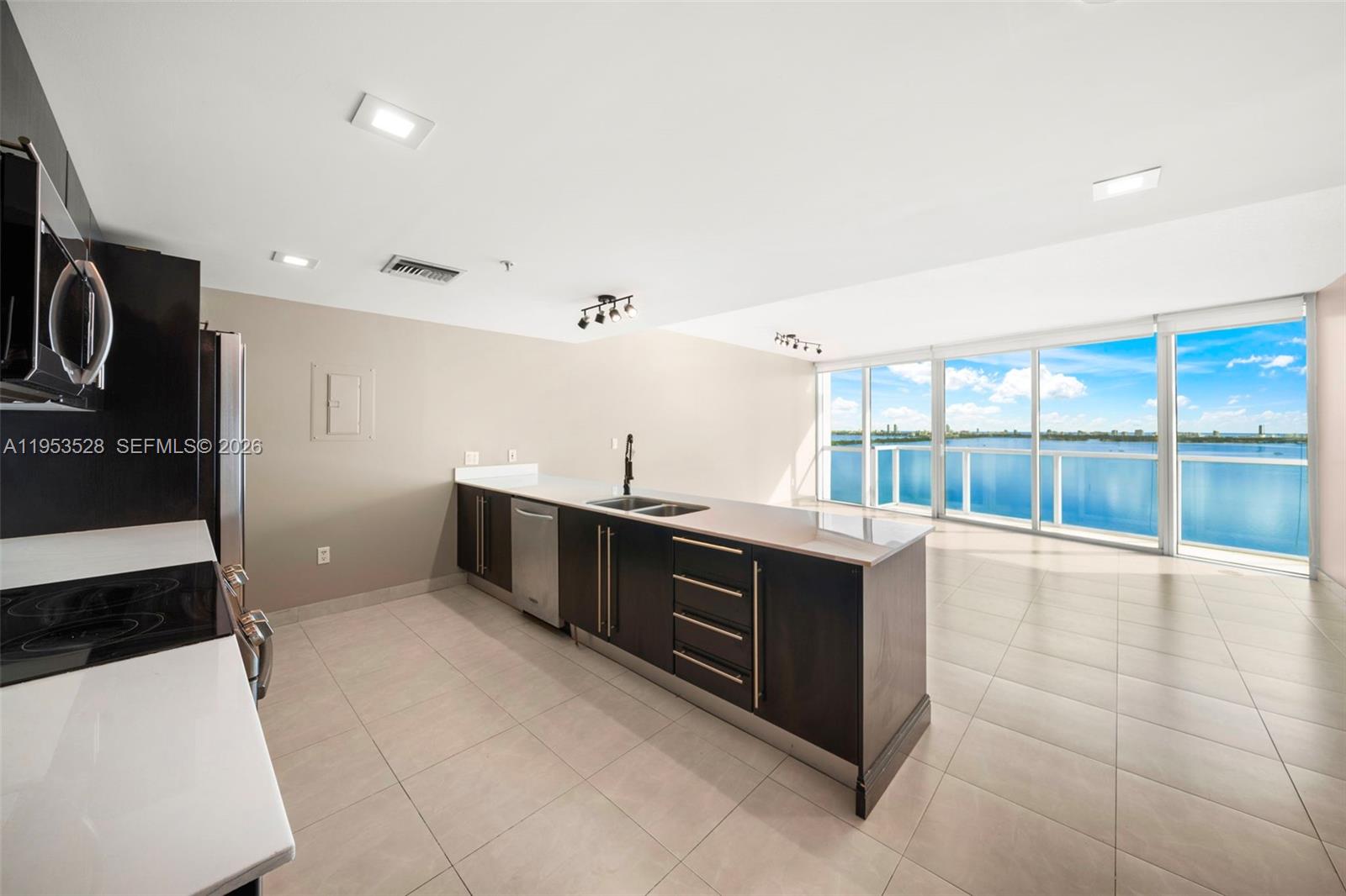 665 NE 25th St #2202