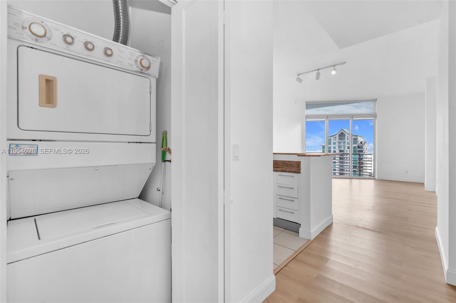 325 S Biscayne Blvd #LPH 17 Miami, FL 33131