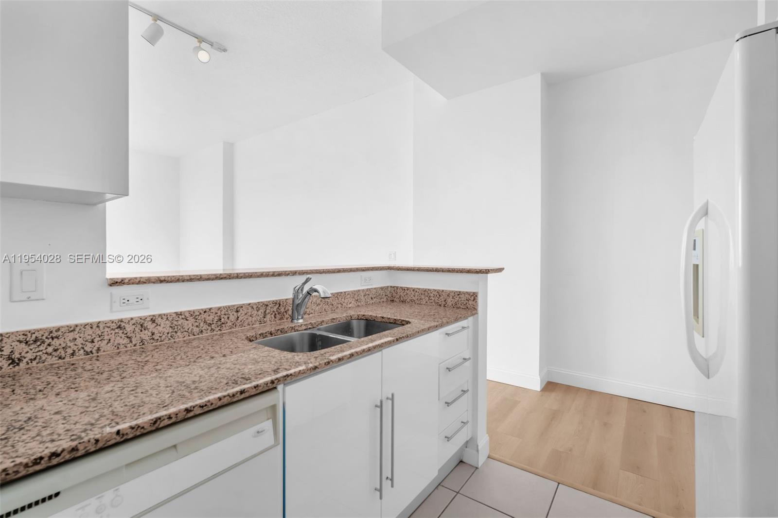 325 S Biscayne Blvd #LPH 17 Miami, FL 33131