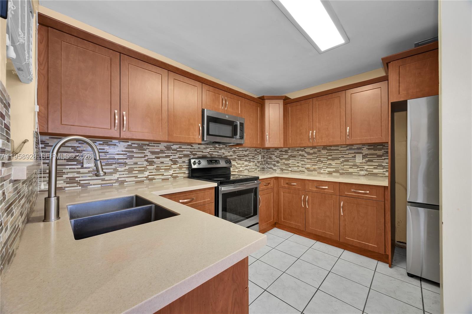 1025 SW 11th St Miami, FL 33129