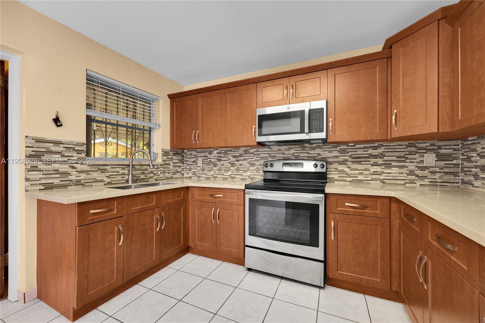 1025 SW 11th St Miami, FL 33129