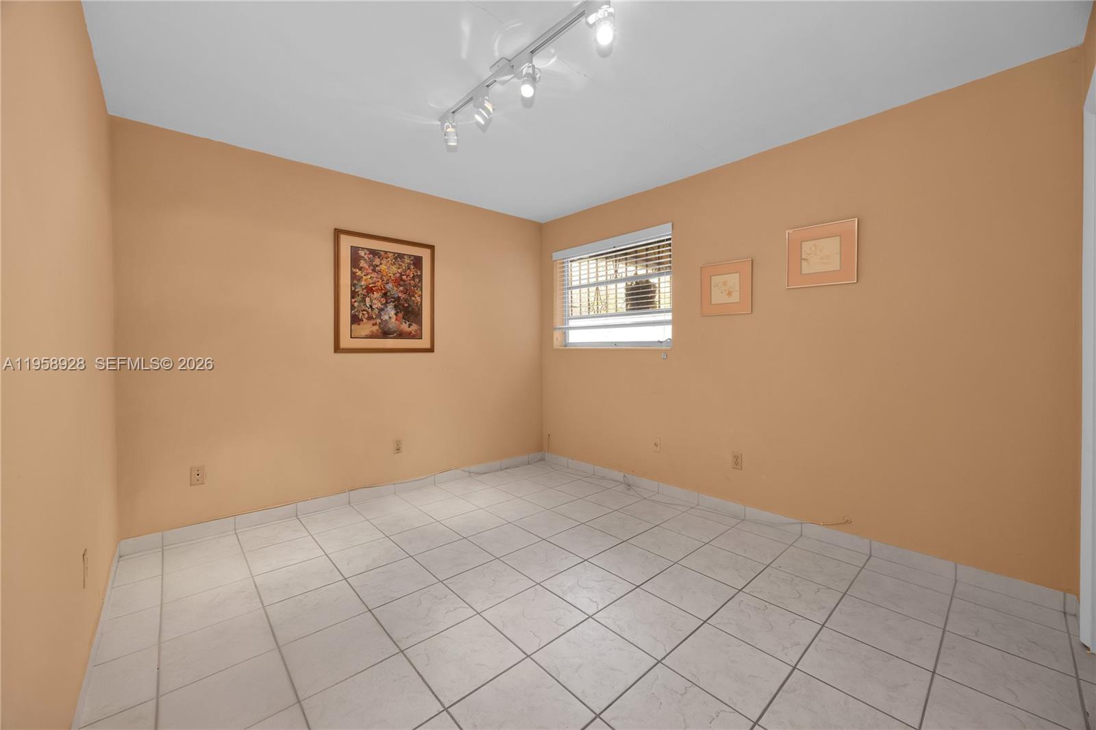 1025 SW 11th St Miami, FL 33129