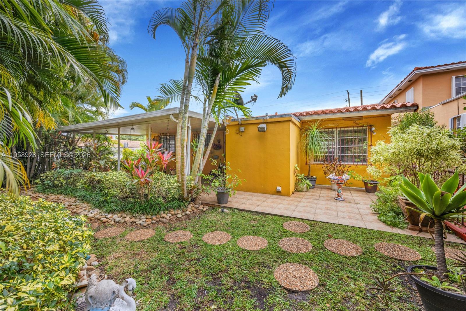 1025 SW 11th St Miami, FL 33129