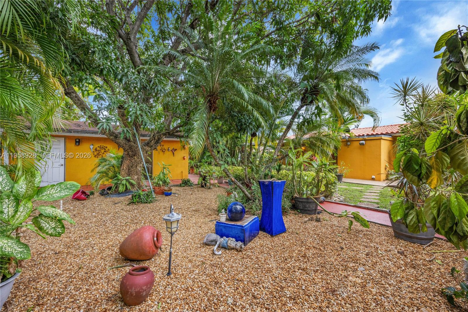 1025 SW 11th St Miami, FL 33129