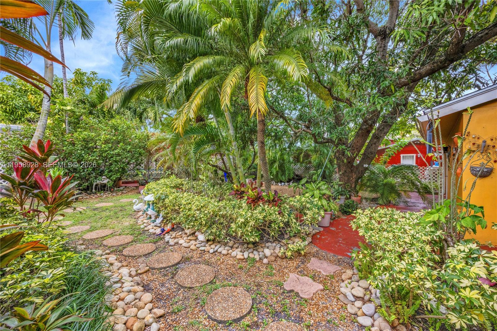 1025 SW 11th St Miami, FL 33129