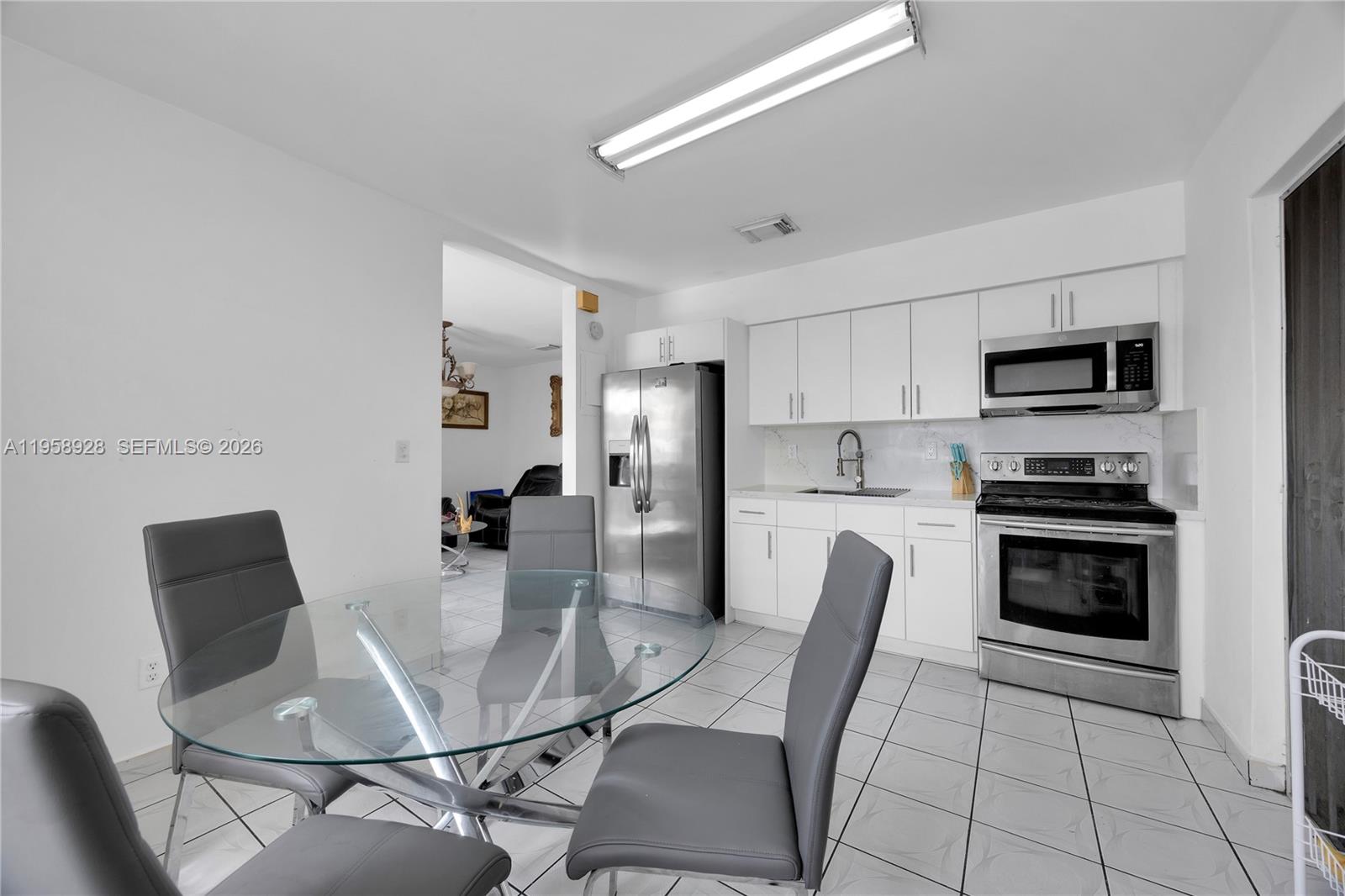 1025 SW 11th St Miami, FL 33129