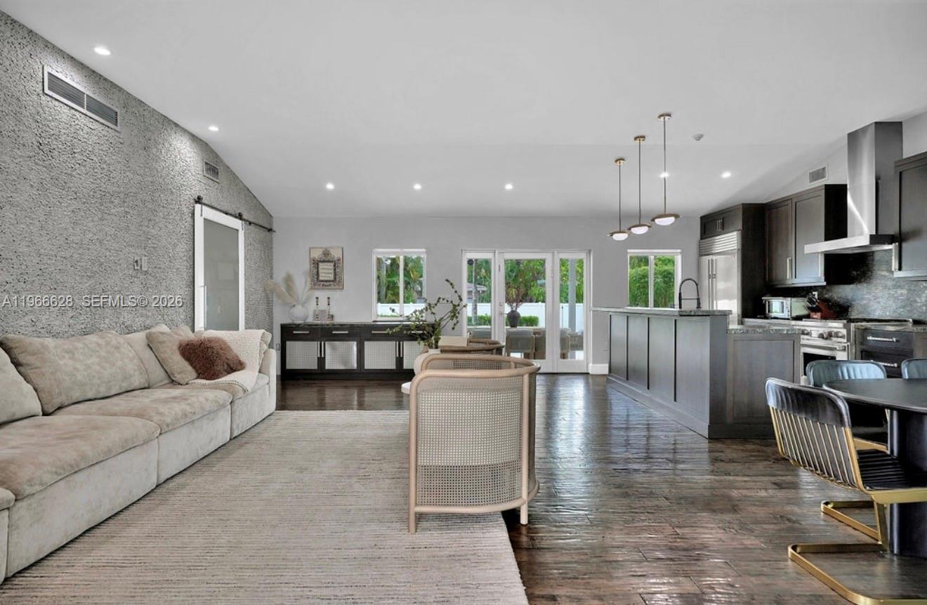 1050 Jefferson St Hollywood, FL 33019