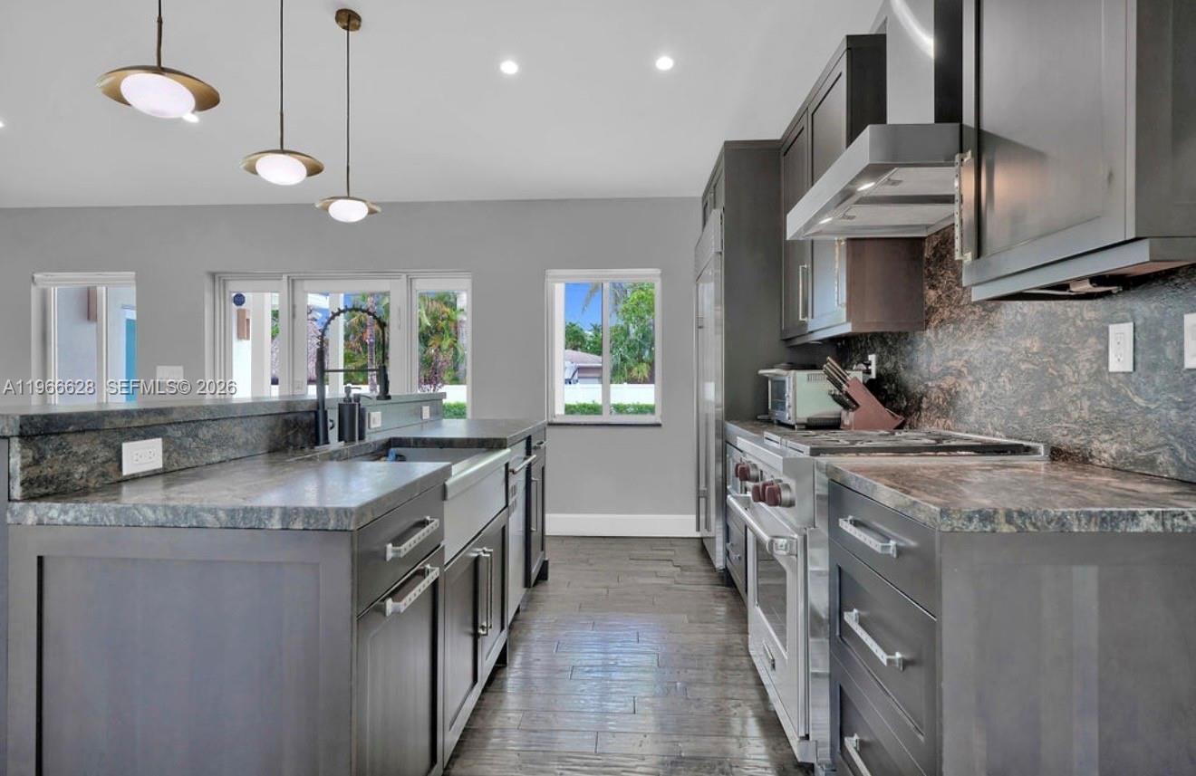 1050 Jefferson St Hollywood, FL 33019