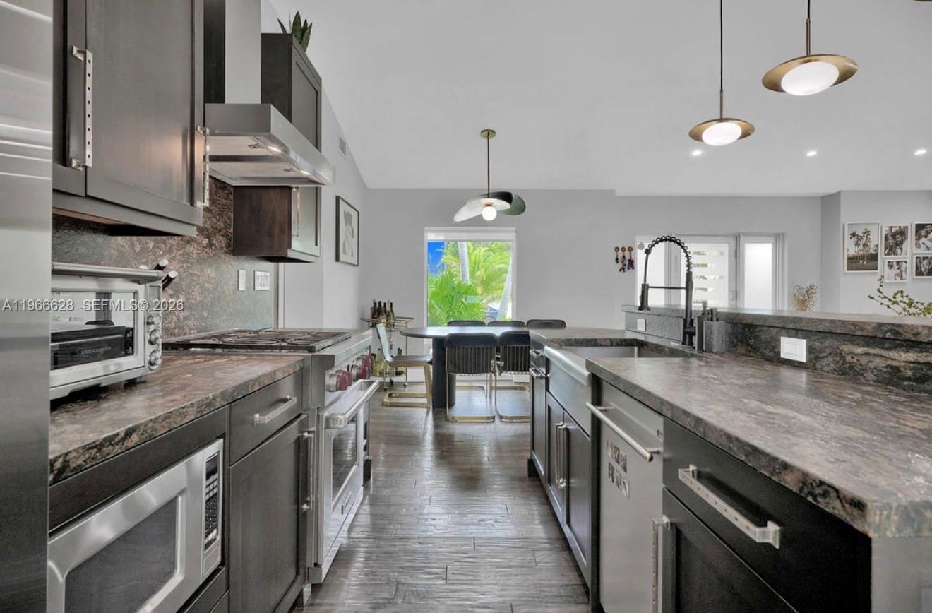 1050 Jefferson St Hollywood, FL 33019