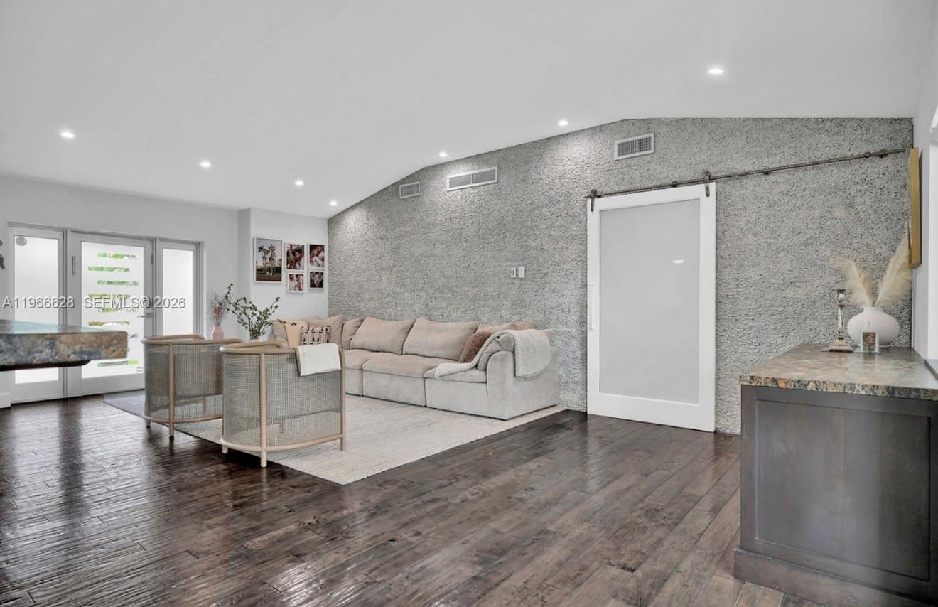 1050 Jefferson St Hollywood, FL 33019