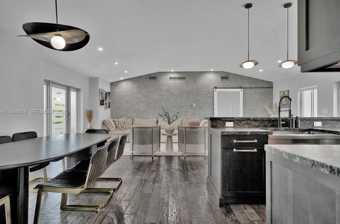 1050 Jefferson St Hollywood, FL 33019