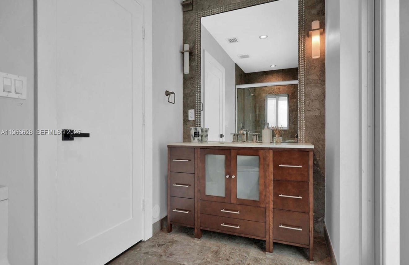 1050 Jefferson St Hollywood, FL 33019