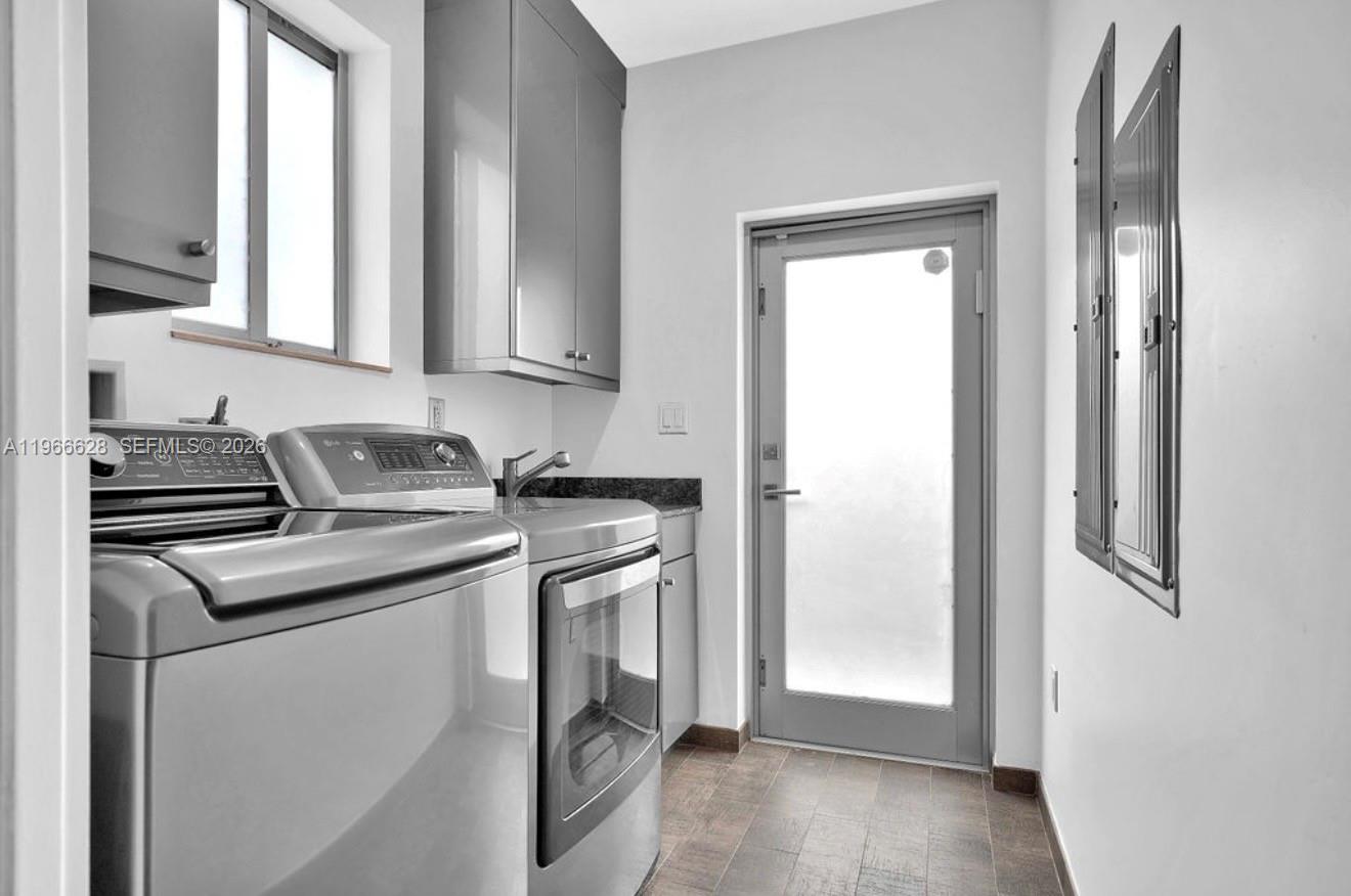 1050 Jefferson St Hollywood, FL 33019