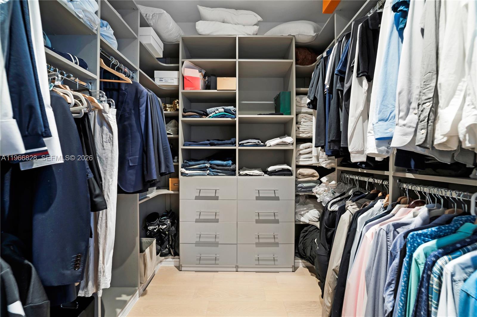 image Four Seasons Residences Miami17