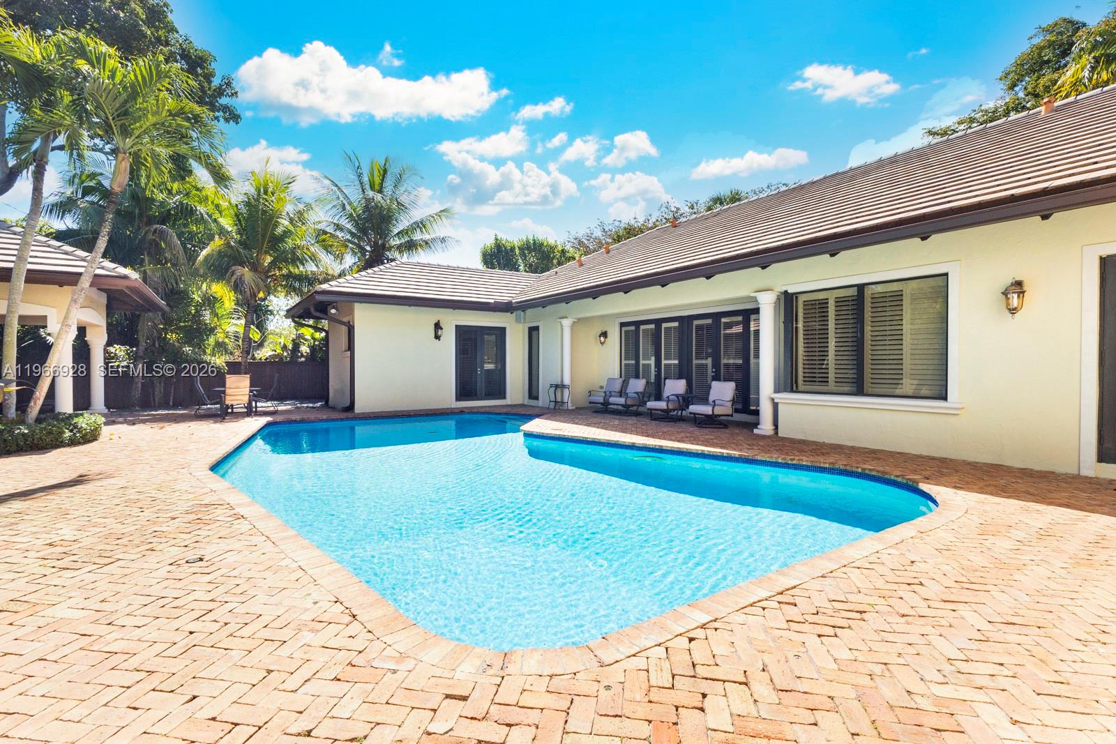 10601 SW 72nd Ct Pinecrest, FL 33156