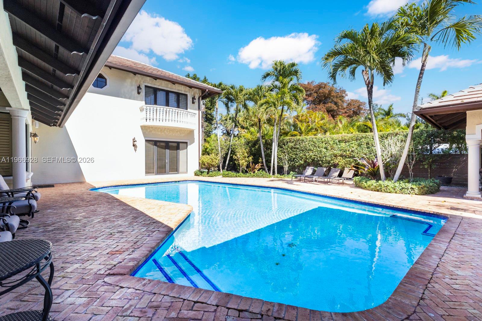 10601 SW 72nd Ct Pinecrest, FL 33156