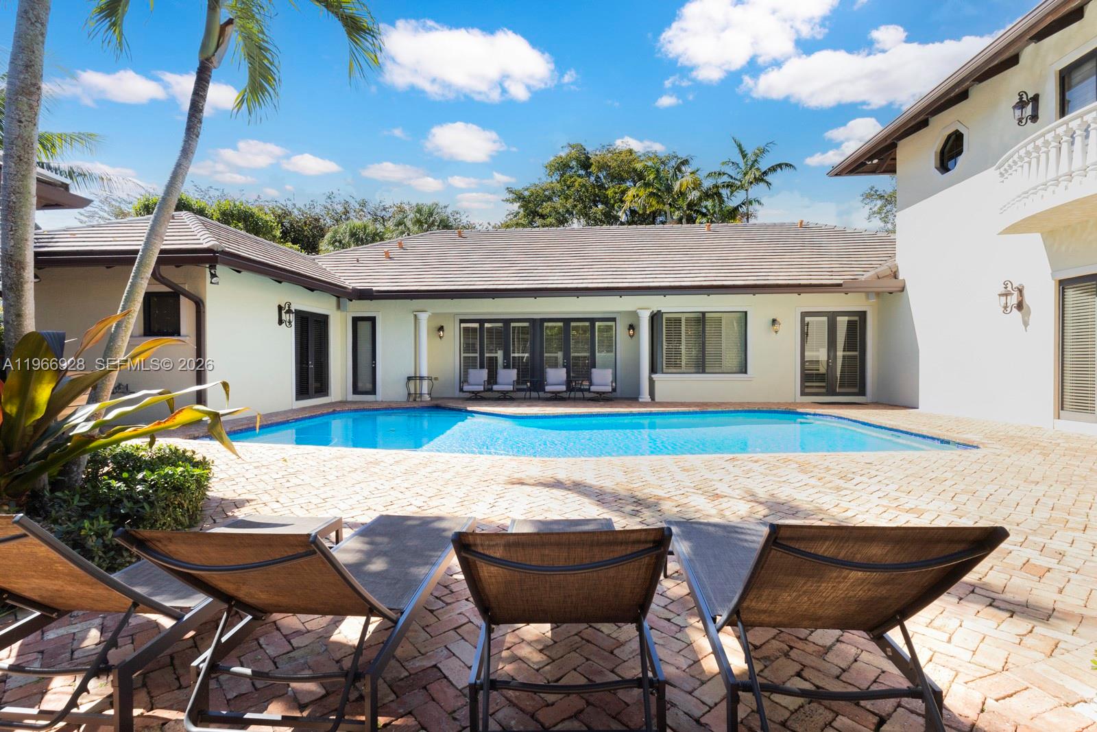 10601 SW 72nd Ct Pinecrest, FL 33156