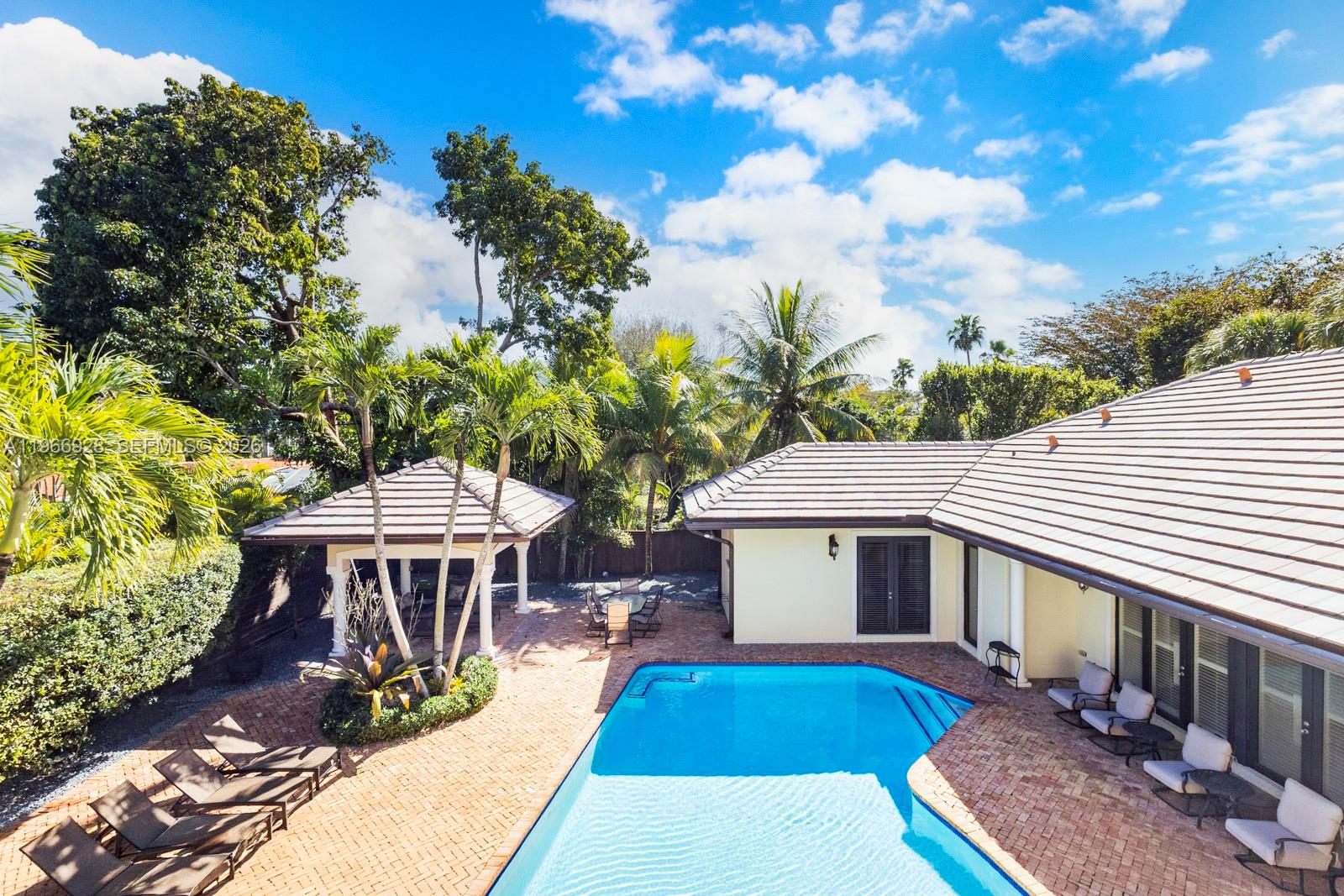 10601 SW 72nd Ct Pinecrest, FL 33156