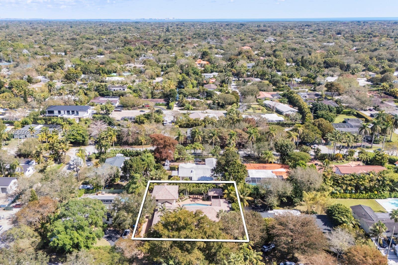 10601 SW 72nd Ct Pinecrest, FL 33156