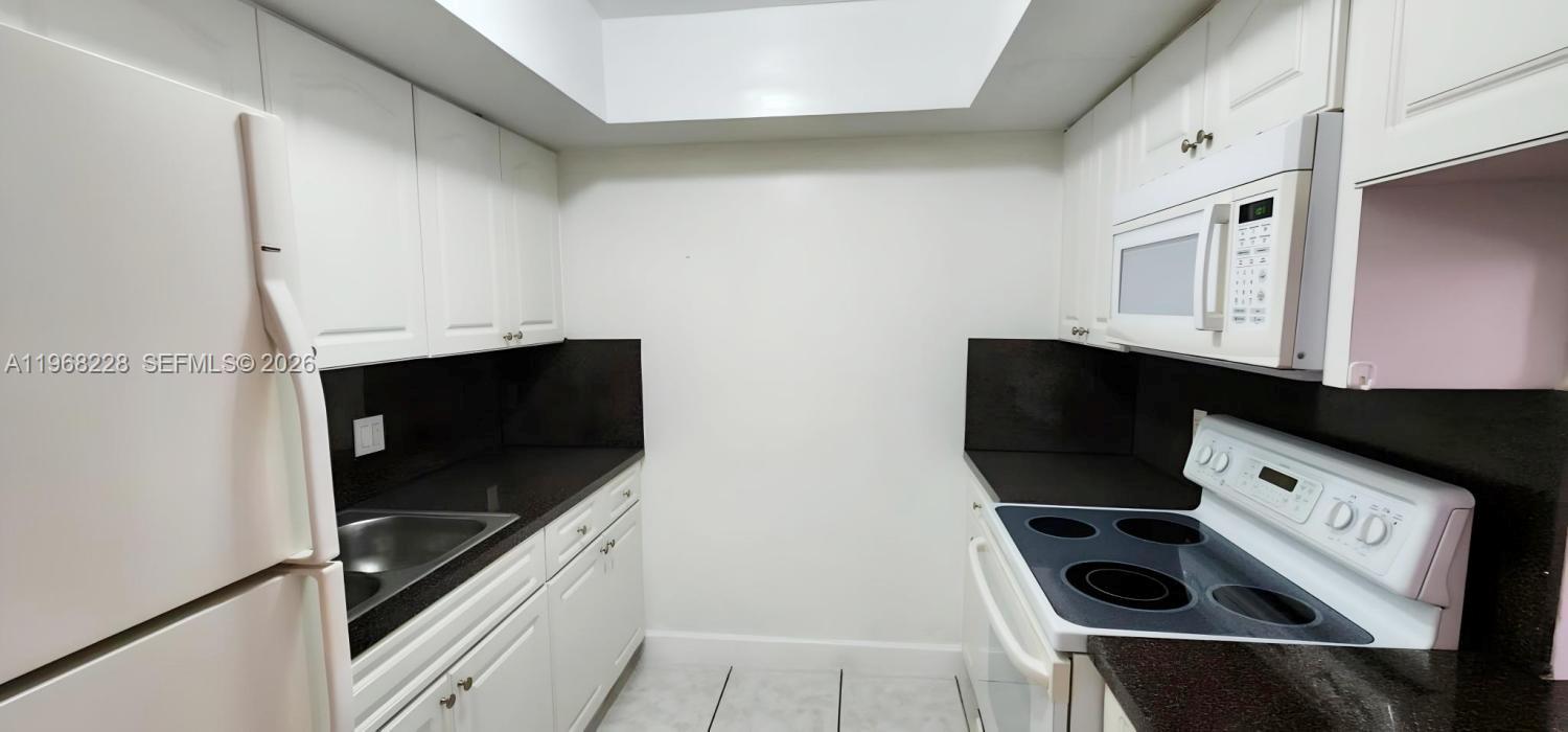 1885 NE 121st St #16 North Miami, FL 33181