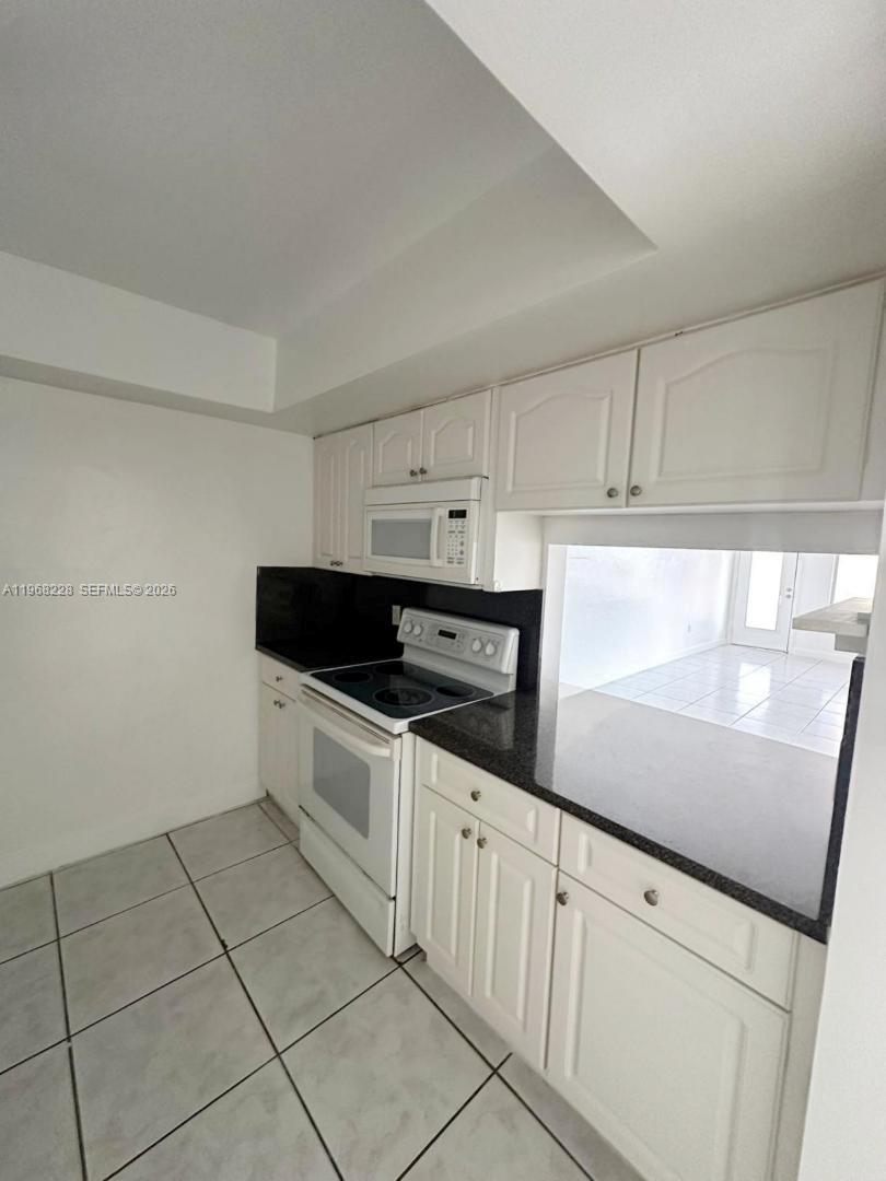 1885 NE 121st St #16 North Miami, FL 33181