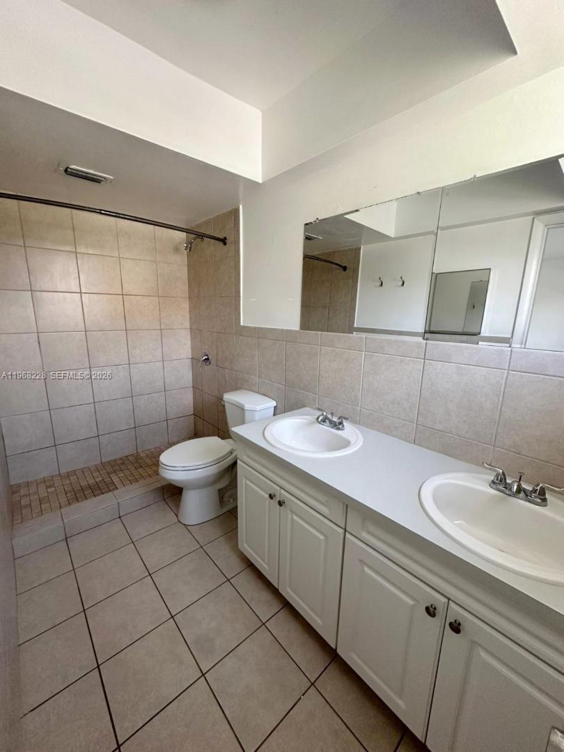 1885 NE 121st St #16 North Miami, FL 33181