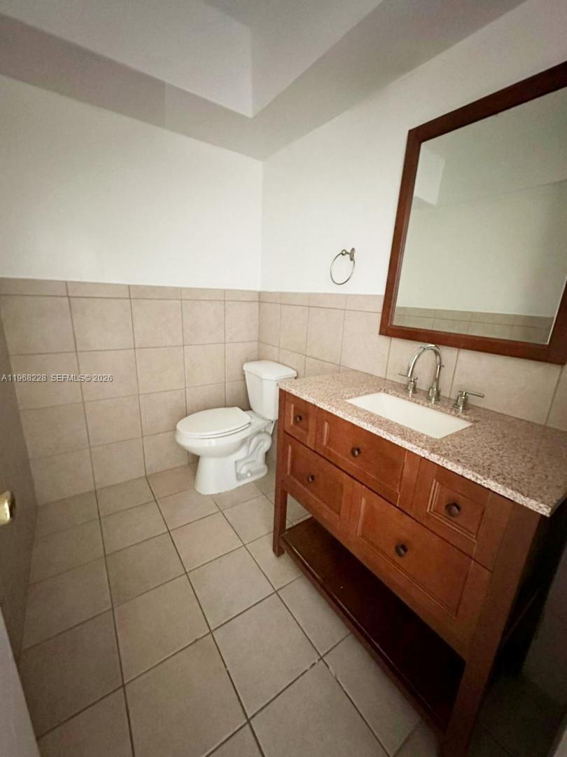 1885 NE 121st St #16 North Miami, FL 33181