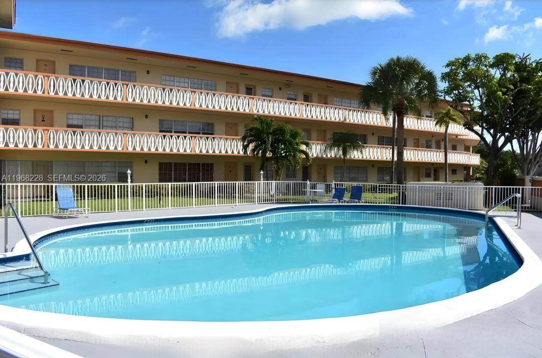 1885 NE 121st St #16 North Miami, FL 33181