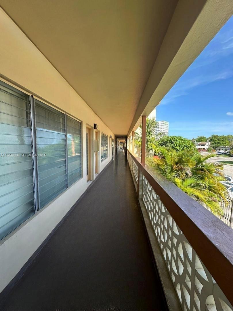1885 NE 121st St #16 North Miami, FL 33181