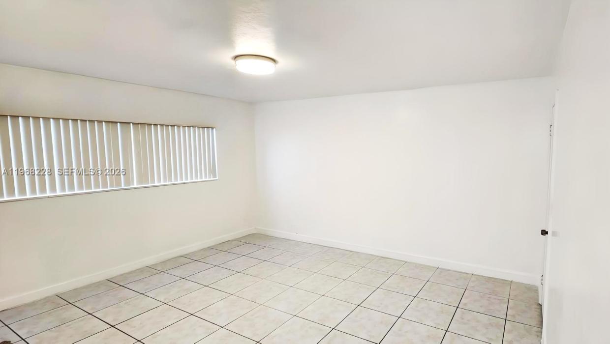 1885 NE 121st St #16 North Miami, FL 33181