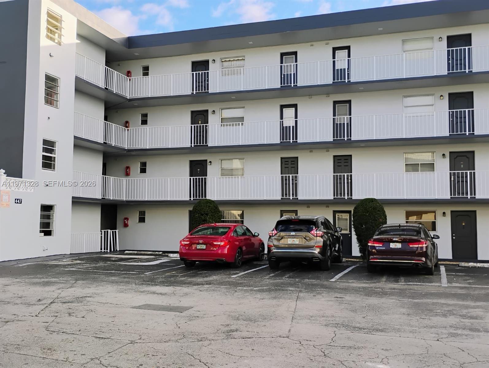 447 NE 195th St #414