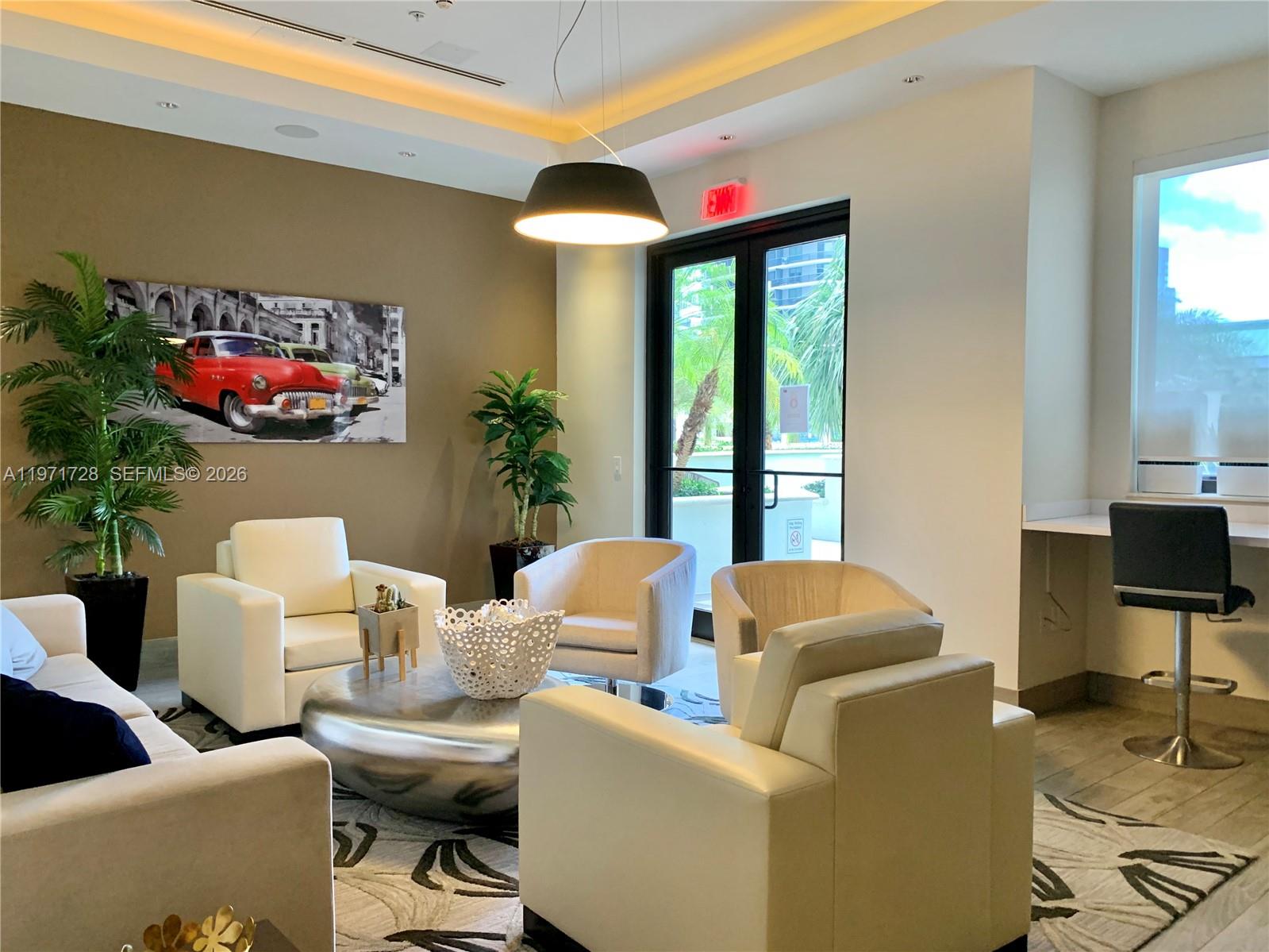 image Nine at Mary Brickell Village9