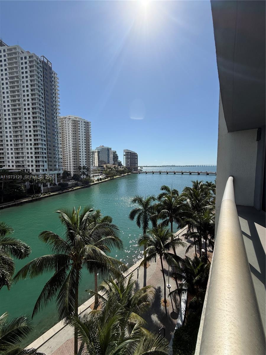 image Icon Brickell I11